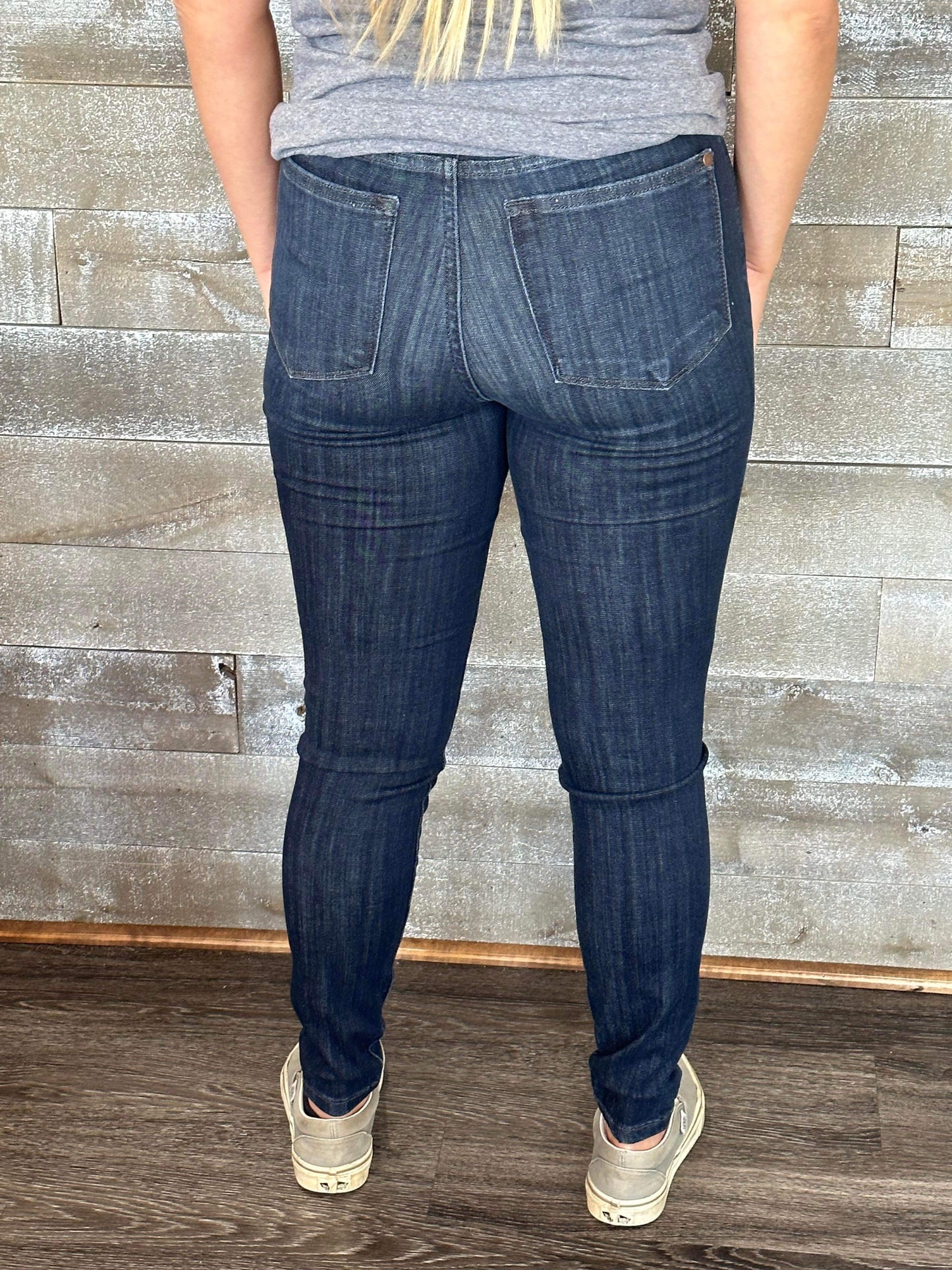 HW Handsand Resin Skinny Judy Blues