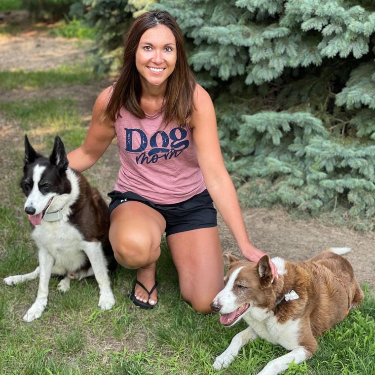 DOG MOM Graphic Tank